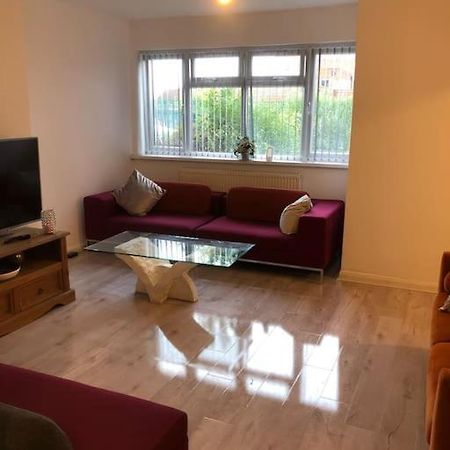 ברמינגהאם Lovely 3 Bedroom Entire Home With Street Parking - Close To Nec, Bhx Airport - Sleeps 6 Guests Ideal For Contractors & Families מראה חיצוני תמונה