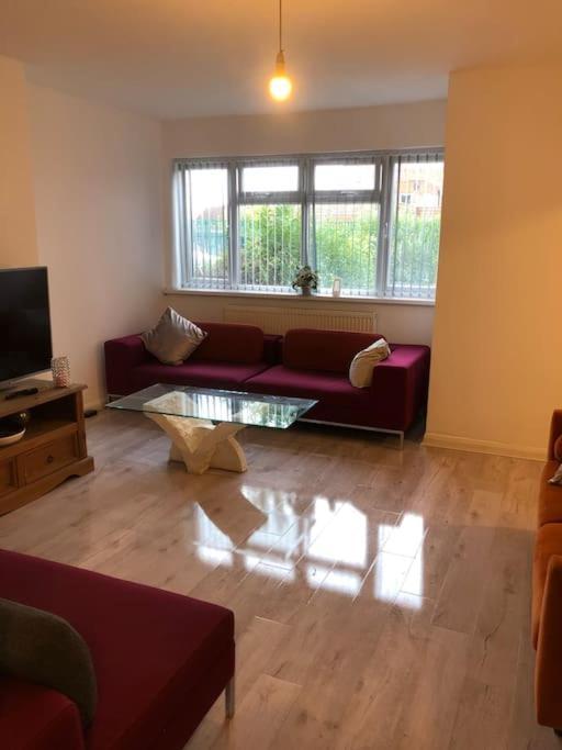 ברמינגהאם Lovely 3 Bedroom Entire Home With Street Parking - Close To Nec, Bhx Airport - Sleeps 6 Guests Ideal For Contractors & Families מראה חיצוני תמונה