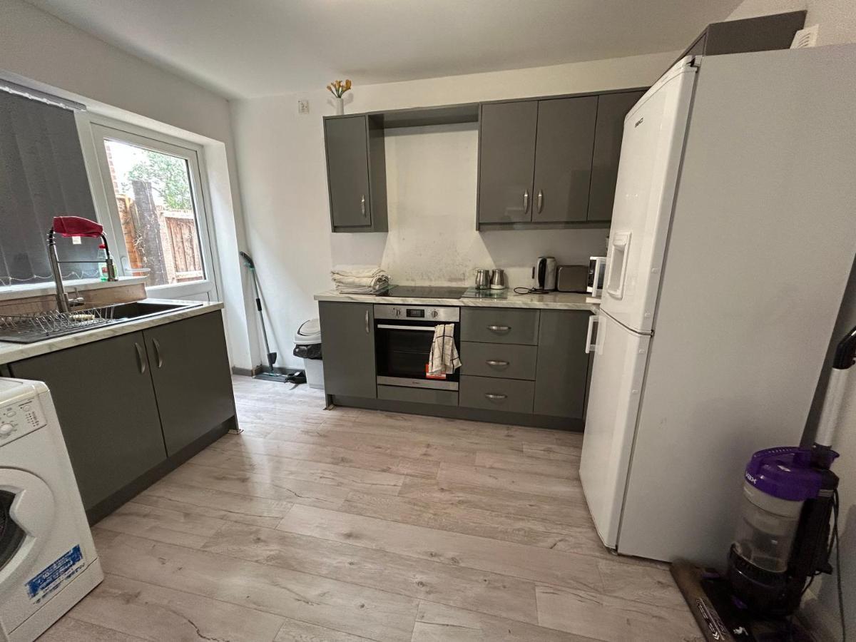 ברמינגהאם Lovely 3 Bedroom Entire Home With Street Parking - Close To Nec, Bhx Airport - Sleeps 6 Guests Ideal For Contractors & Families מראה חיצוני תמונה
