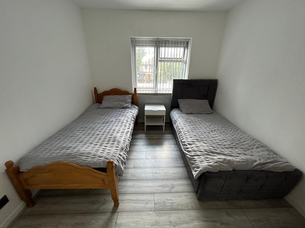 ברמינגהאם Lovely 3 Bedroom Entire Home With Street Parking - Close To Nec, Bhx Airport - Sleeps 6 Guests Ideal For Contractors & Families מראה חיצוני תמונה