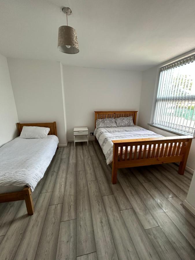 ברמינגהאם Lovely 3 Bedroom Entire Home With Street Parking - Close To Nec, Bhx Airport - Sleeps 6 Guests Ideal For Contractors & Families מראה חיצוני תמונה